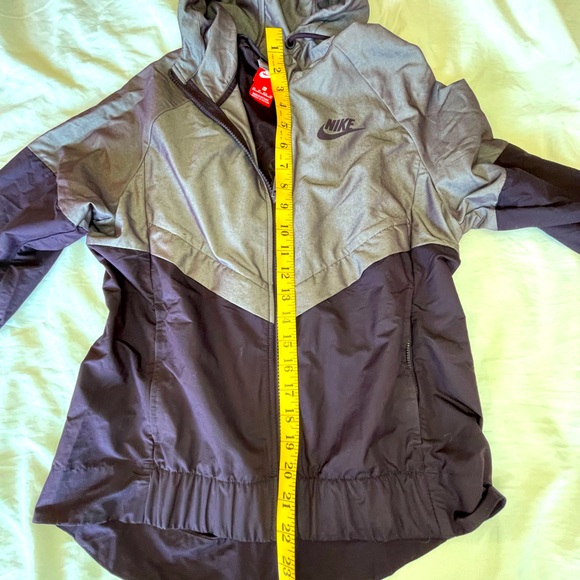 Nike women’s running jacket - Picture 5 of 9